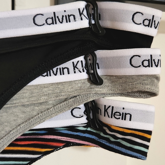 NWT Calvin Klen thong 3 pack M - Picture 9 of 11
